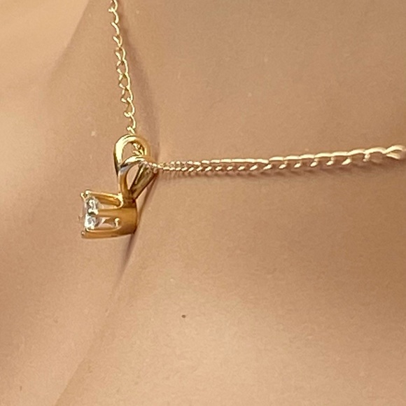 L-3: Lovely 6 prong Diamond solitaire pendant on solid 14k YG Chain.  .10 ct - Picture 5 of 11
